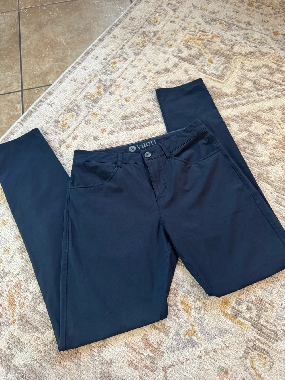 Vuori Meta Pant Men’s Navy Blue Stretch Athleisure Golf Chino Pants Flaw